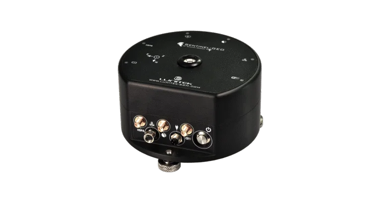 SENTINEL-GEO-MKII premium accelerograph by Lunitek, featuring an embedded triaxial velocimeter and an anodized aluminum case for structural monitoring.