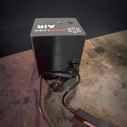 QuakeLogic AIR 2.0 - Affordable Powerful Easy-to-Use Infrasound Monitor Detail View View 3
