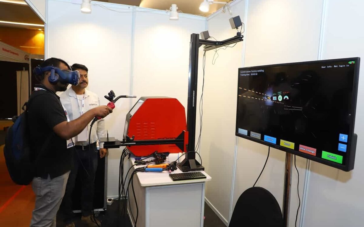 simbott-exhibition-ar-vr-welding-training