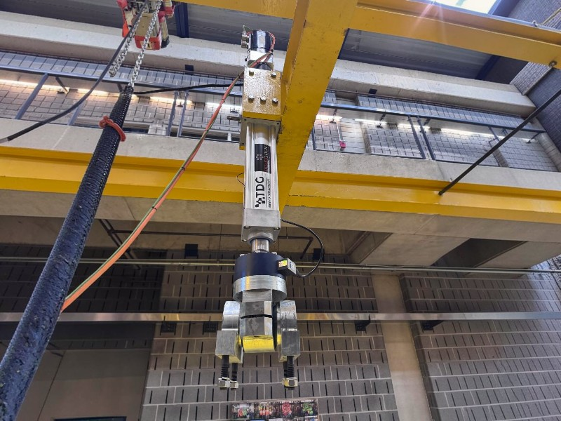 QL-Servo Electromechanic Actuator 60 Kips front view