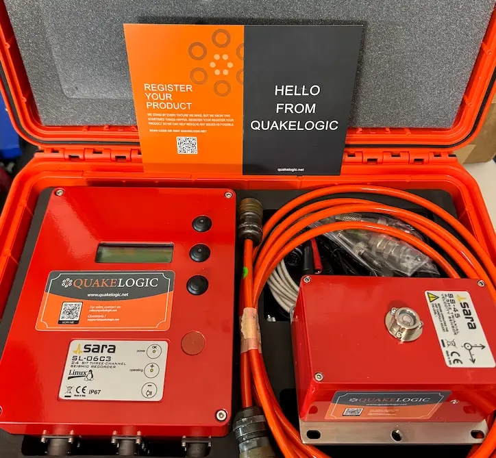 Geophone monitoring application from the QuakeLogic engineering guide